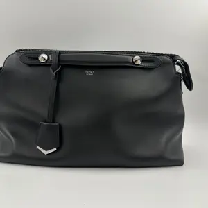 Pre-owned FENDI leather messenger handbag