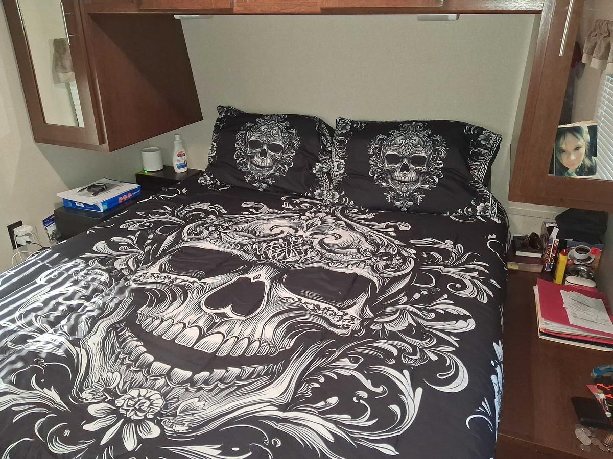 Item: Black & White, Queen