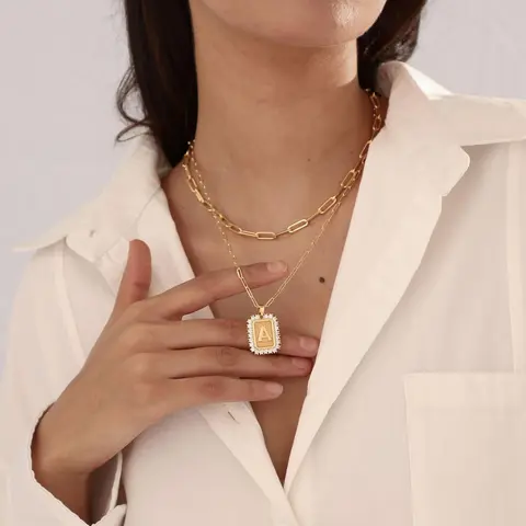 VENOCO Women's 38cm Double-Layer Custom Initial Necklace - 26 English Letter Pendant, Block Letter Design, Jewelry Accessories, Layered Necklaces, Daily Elegance G Option, Gift for Girlfriend with Gift Box