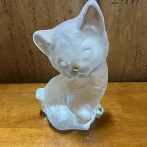 VINTAGE VIKING GLASS FROSTED CAT PAPERWEIGHT
