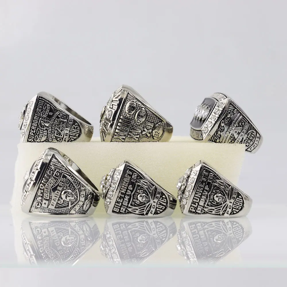 6-Piece Vintage Year-Themed Costume Rings with Storage Box (1967, 1976, 1980, 1983, 2002), No