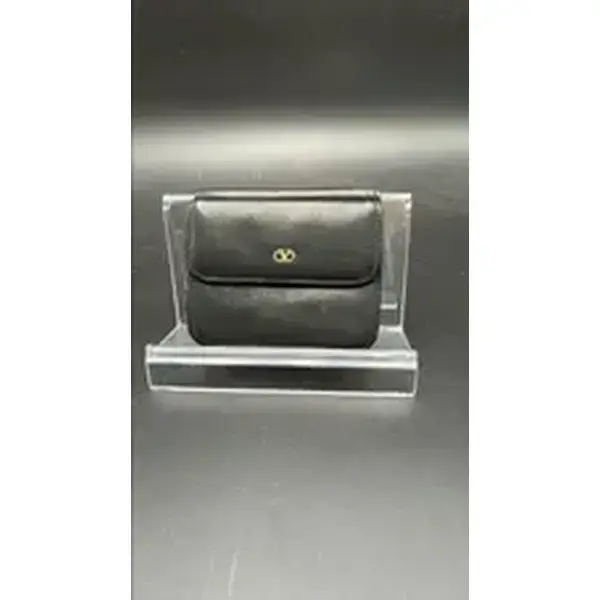 Pre-owned Leather Luxury Bags & Accessories Valentino Garavani Card Holder, Black Date Code: NODC08112612. Entrupy ID: B9H4Q2D.