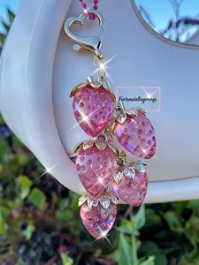 Dreamy Glitter Strawberry String Bag Charm Heart-Shaped Transparent Resin Fruit-Themed Button Sweet & Girly Accessories Instagram-Style Gentle Aesthetic For Bags, Keys, And Luggage Gifts For Friends / Birthday Gifts