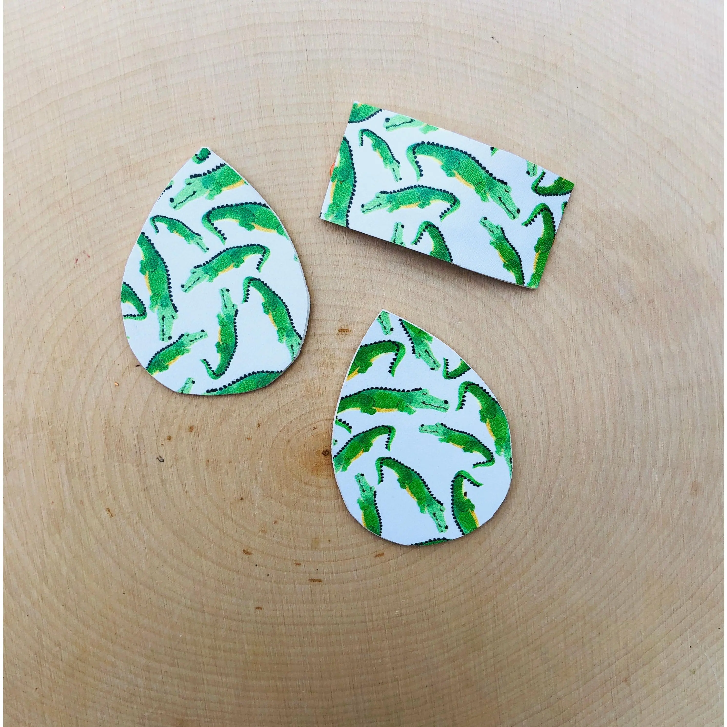 Alligator bow/earrings/snap clips
