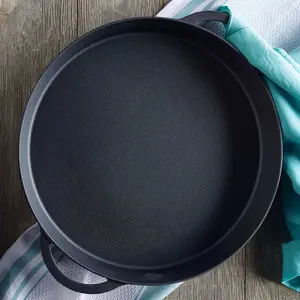 Big Green Egg Pre-Seasoned 14" Cast Iron Skillet