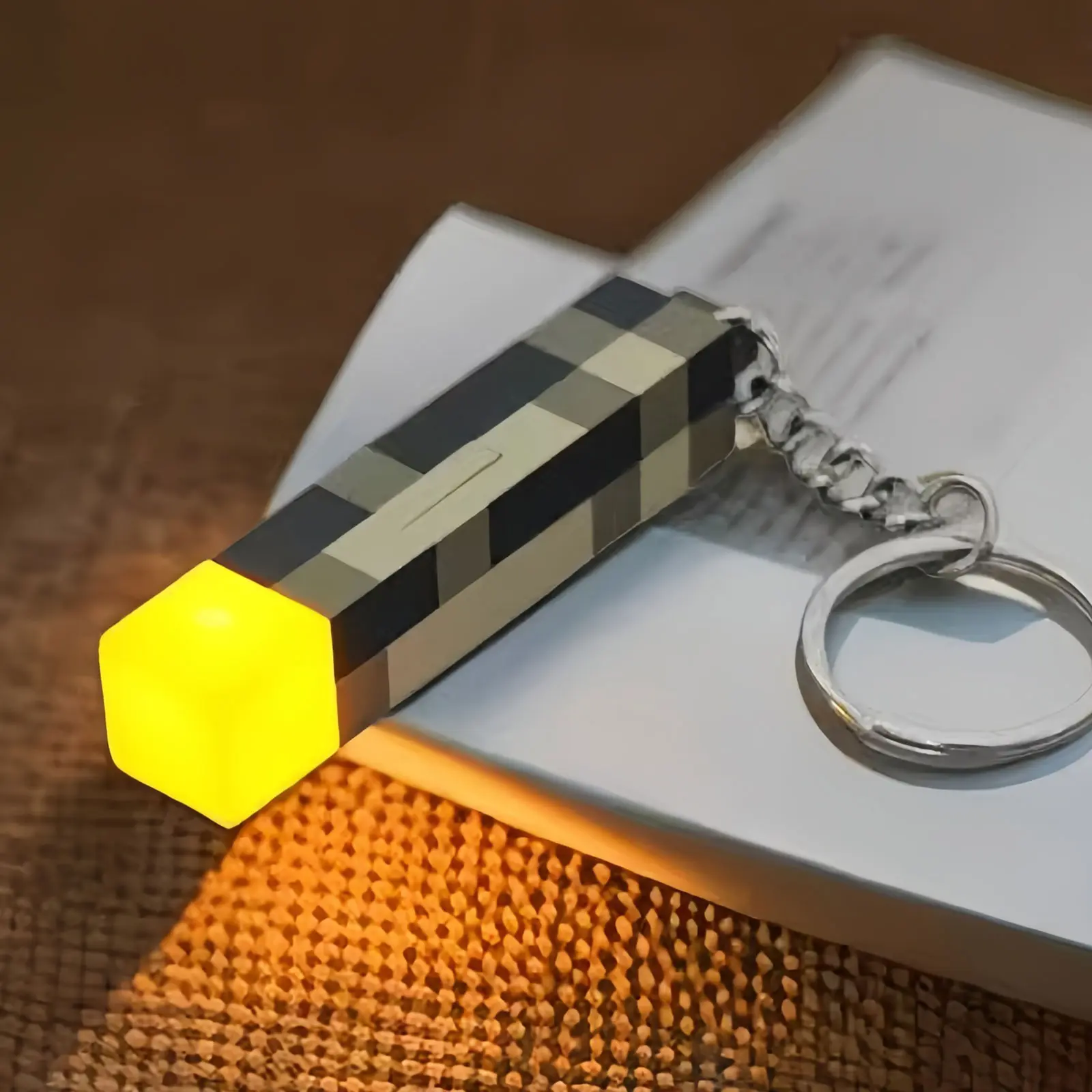 Keychain Light, Light Up Keychain, Portable Keychain Light, Lightweight Keychain, Fashionable Pendant for Backpack and Gift, Novelty Lighting, Creative Gifts, Traveling Gadgets