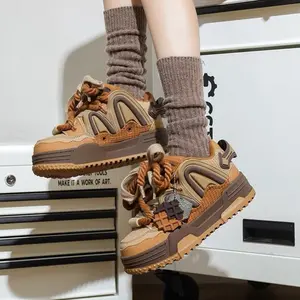 Unisex Vintage-Inspired Skateboard Shoes, Solid Color & Cartoon Pattern, Low Top, Lace-Up, Microfiber Synthetic & Fabric Upper, TPR Sole, Comfortable Fabric Inner & Insole, Anti-Slip Thick Sole, Fashionable Retro Bread Shoes for Street, Outdoor Sports, an