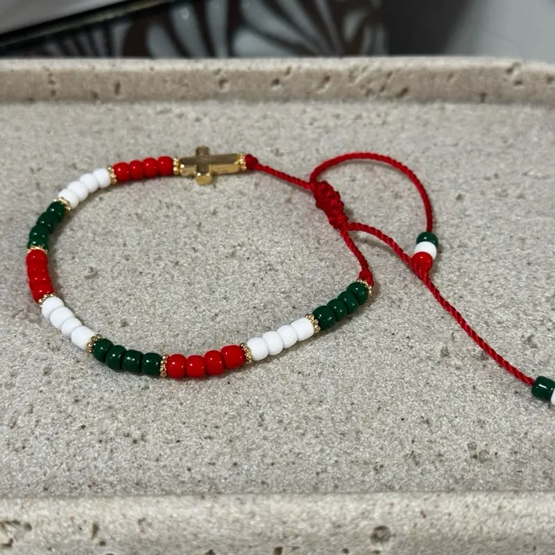 Unisex Casual Ethnic Corazón Mexicano Adjustable Beaded Bracelet, Red-White-Green Beads, Gold-Tone Cross Charm