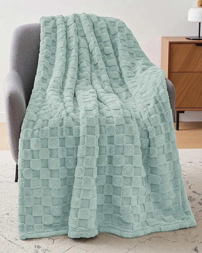 Utopia Bedding Checkered Fleece Throw Blanket - Fluffy Soft, Lightweight Cozy, Checkered Knitted Relax Woven Style for Couch and Bed, Fluffy Soft Blankets, Lightweight Cozy Blanket