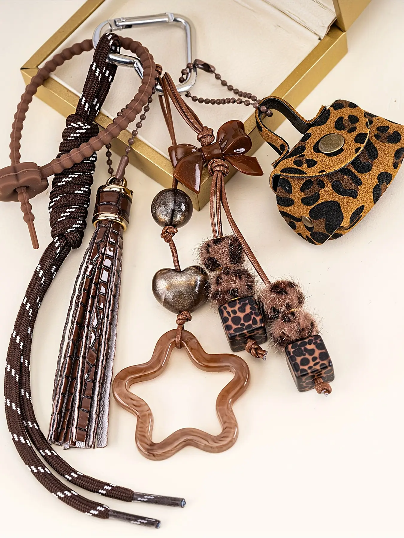 Vintage Leopard Print Bag Charm Pendants, Trendy Bag Charms, Charms For Bags, Star Tassel & Love Heart Bag Chain Charms, Y2K Boho Bag Decoration Keychain, Cute Girly Bag Pendant for Backpack Purse Accessories, Ideal for Fashion & Retro Enthusiasts