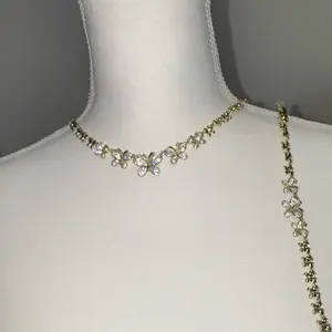 Gold laminated jewelry set, elegant floral