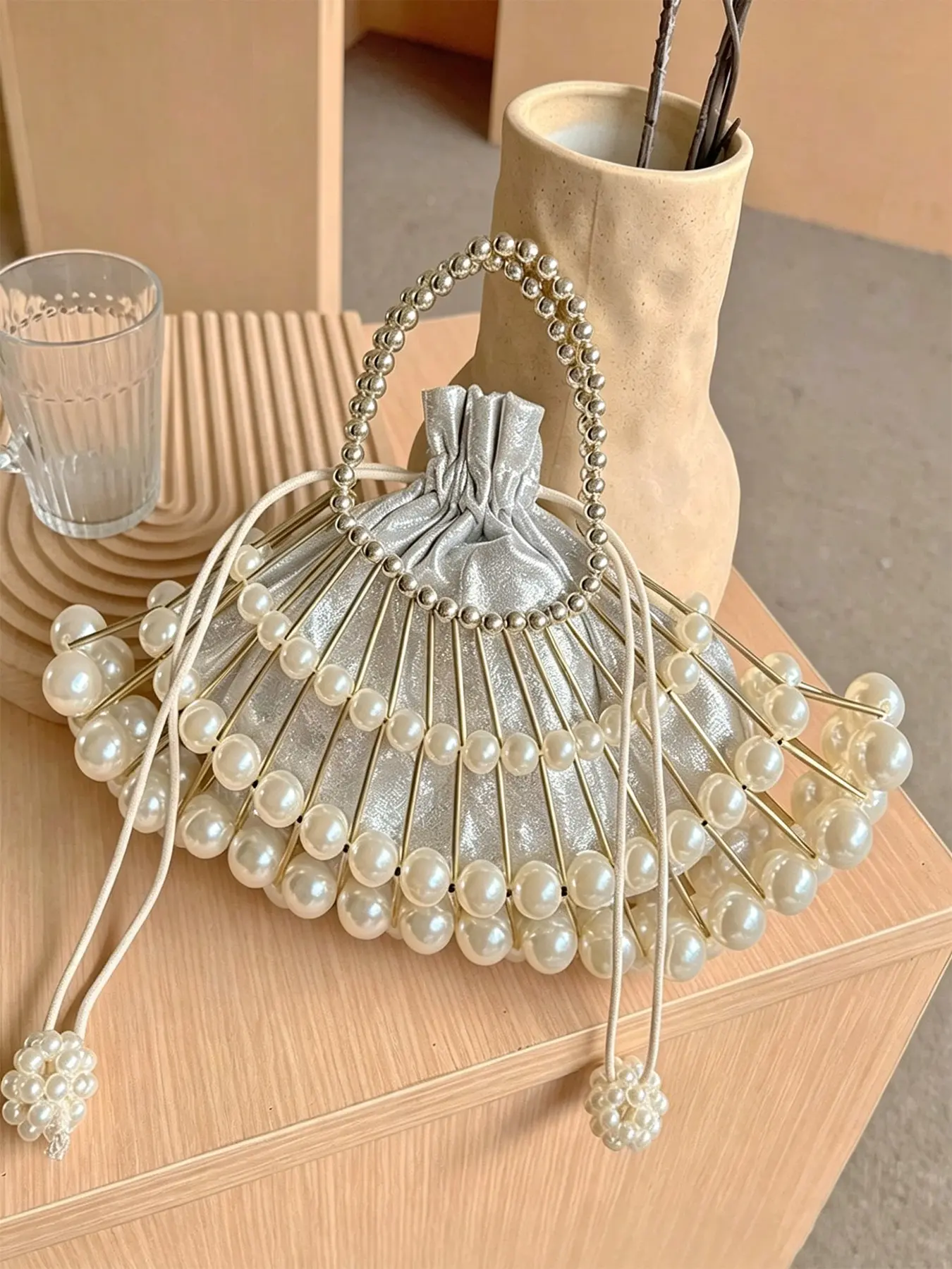 Fashionable and versatile pearl women's bag, evening bag, simple and versatile popular style, suitable for parties and events, daily travel, simple and versatile style, travel and outings, fashionable bling bag