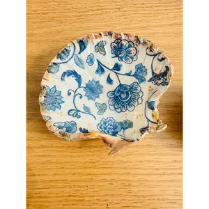 Medium  blue floral gold rim clam shell jewelry holder