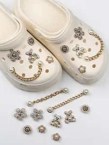 10pcs Cute Bear & Faux Pearl & Rhinestone Design Shoes Decorations, Fashionable Novelty Casual Shoes Decorations For Clogs Design, Dazzling Glamour Trendy Holiday Shoe Accessories for women & girls