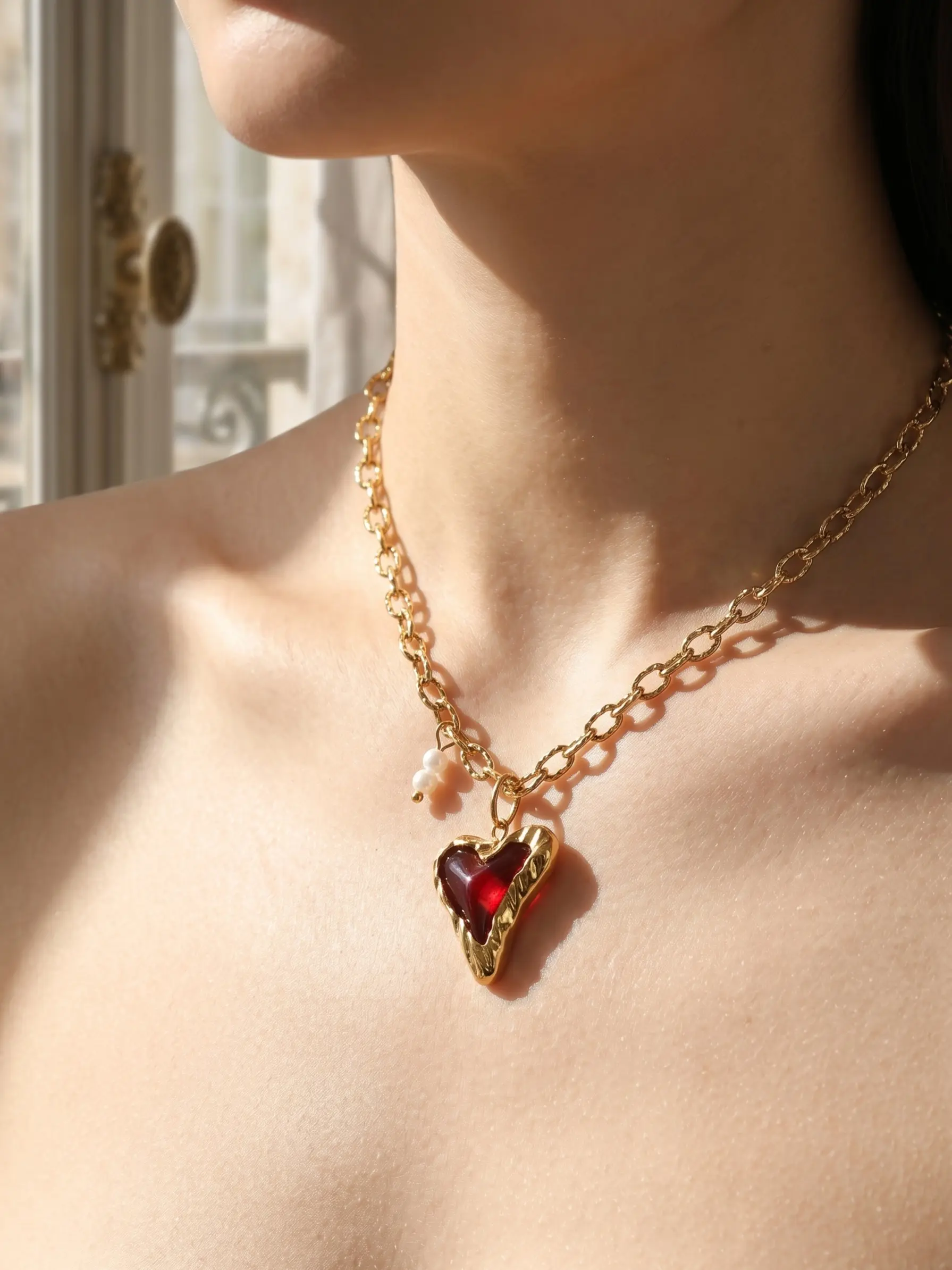 Acrylic Heart Pendant Necklace for Women, Luxurious Design, Stainless Steel Sweater Chain, Fashion Jewelry, Fashionable Accessory, Perfect Gift, Modern Versatile Accessories