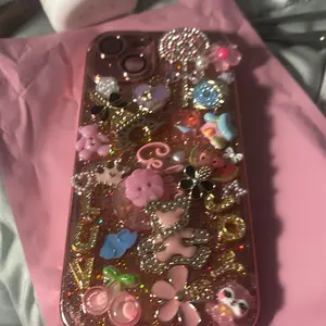 Junk Case with Glitter and Decorative Elements for iPhone 11, 12, 13, 14, 15, 16, 17, 18, 19, 20, 21, 22, 23, 24, 25, 26, 27, 28, 29, 30, 31, 32, 33, 34, 35, 36, 37, 38, 39,