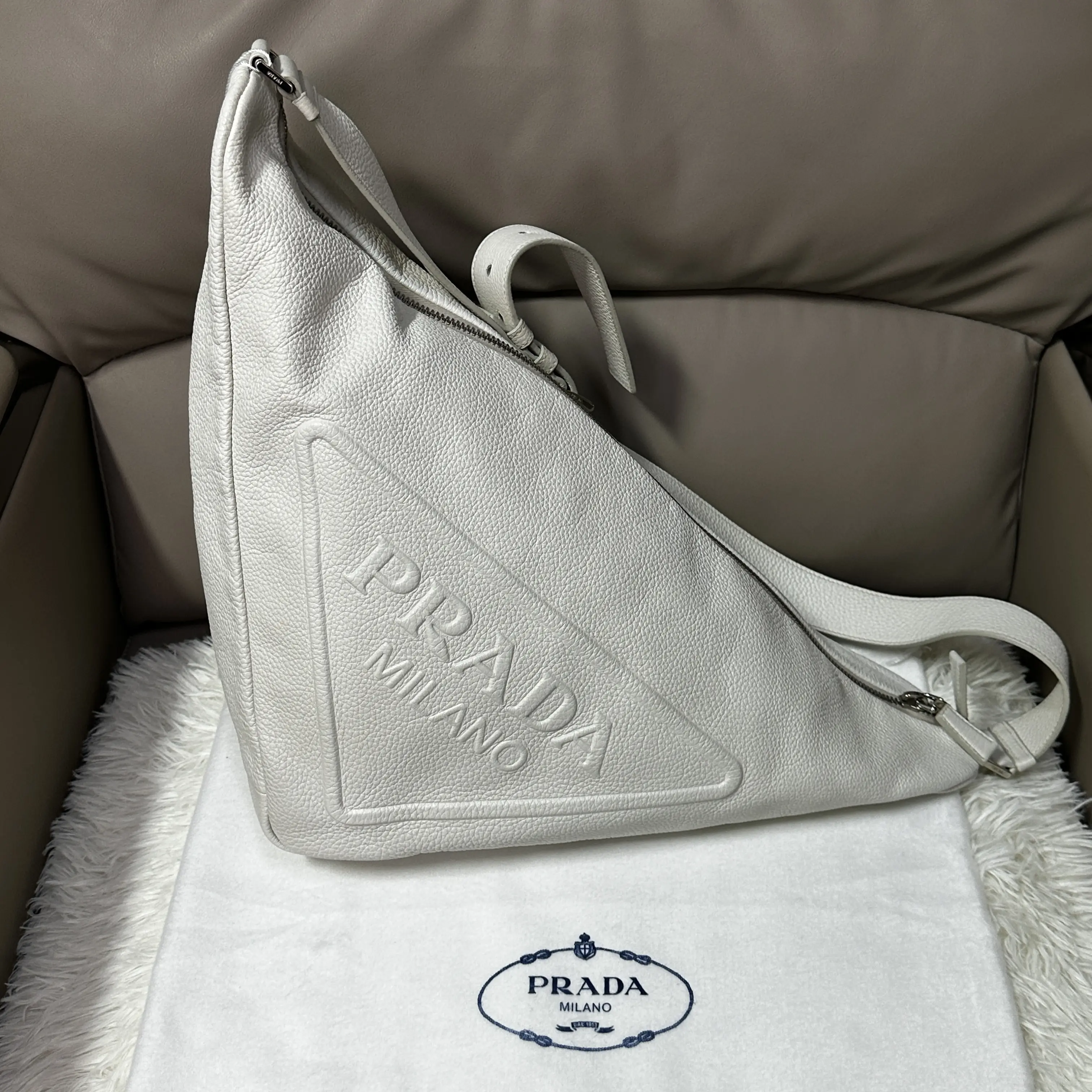 Pre-owned PRADA —Prada White Triangle Bag（SZ 62065 ）