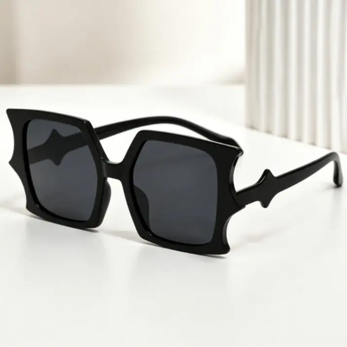 Unisex Minimalist Solid Color Bat-Frame Square Sunglasses for Selfies, Retro Look Lightweight UV400 Lenses Plastic Frame Black Shades, Versatile Everyday Driving Mobile Phone Accessory