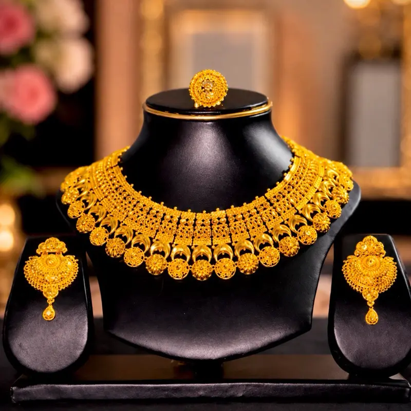 Heavy necklace with earrings and finger ring too