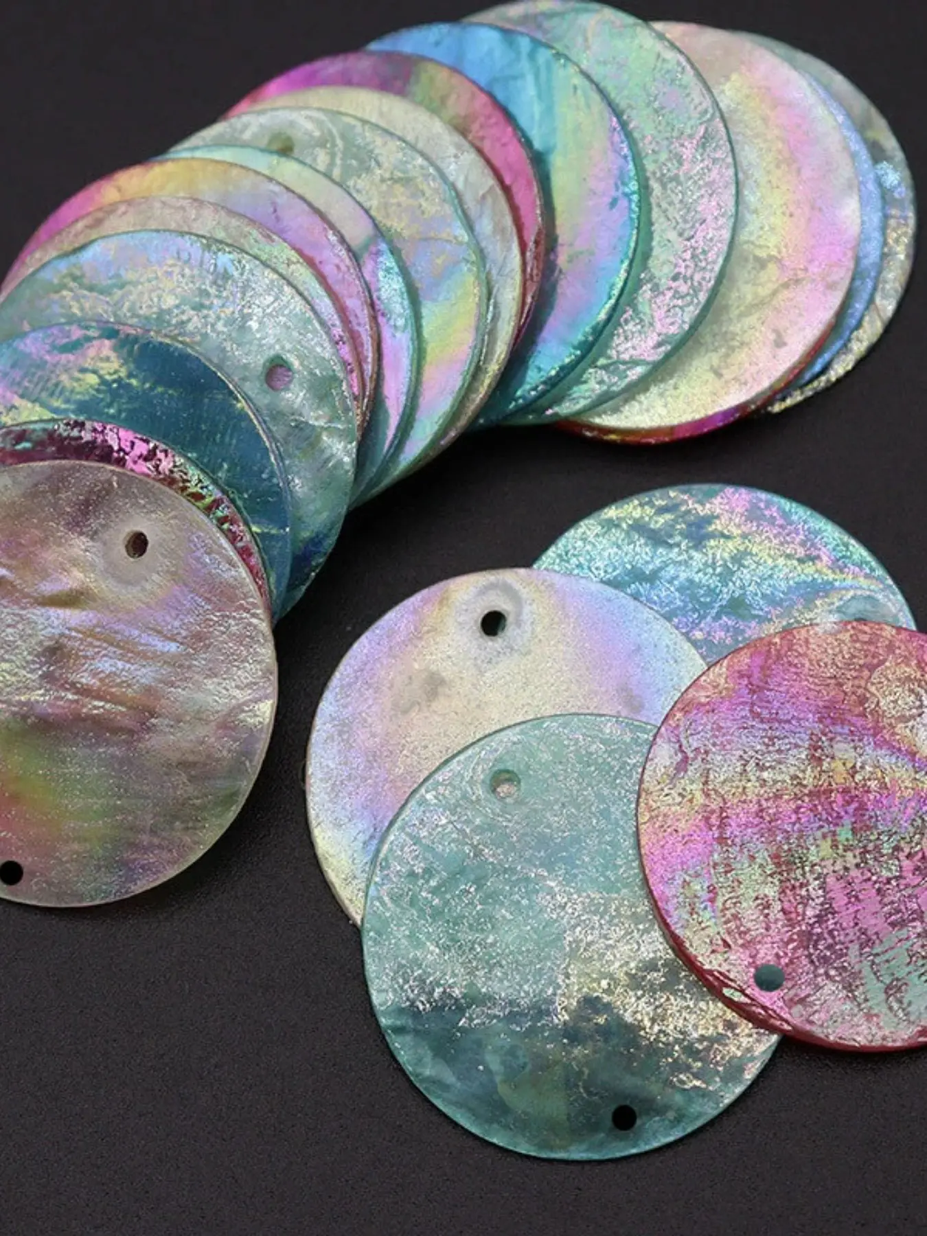 50pcs 30mm Natural Capiz MOP Round Pendant Set, Suitable for Earrings or Necklace DIY Jewelry Making, Elegant Floral Pattern, All Seasons, Diy Jewelry Decoration, Shell Pendants, Jewellery Pendant, Diy Jewelry Accessories