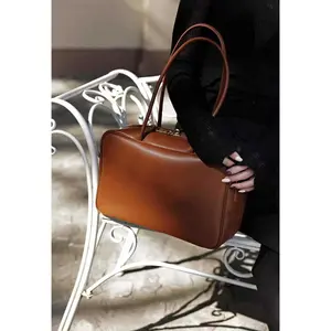 Linea Eleganza — Classic Genuine Leather Bag with Adjustable Strap. Women’s shoulder bag