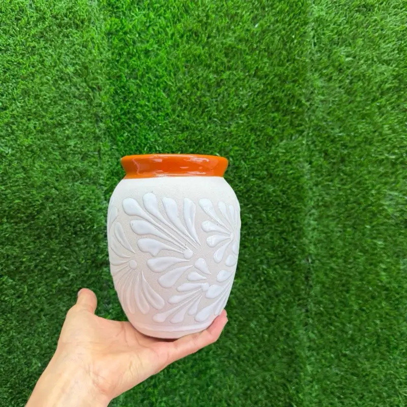 Handmade 1 Liter Relieve Cantarito Cielito Lindo-Blanco Boca Café.