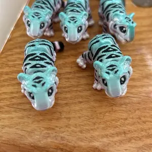 Mini articulated tigers