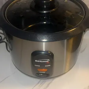 Brentwood  8 CUPS (UNCOOKED) RICE COOKER -SS/BLK,(TS-15)