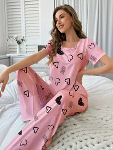 Pink & heart printed pajama set, featuring a short-sleeved round-neck top and elastic-waist cropped pants, with a sweet "LOVE" letter design – perfect for women's sleepwear and loungewear.