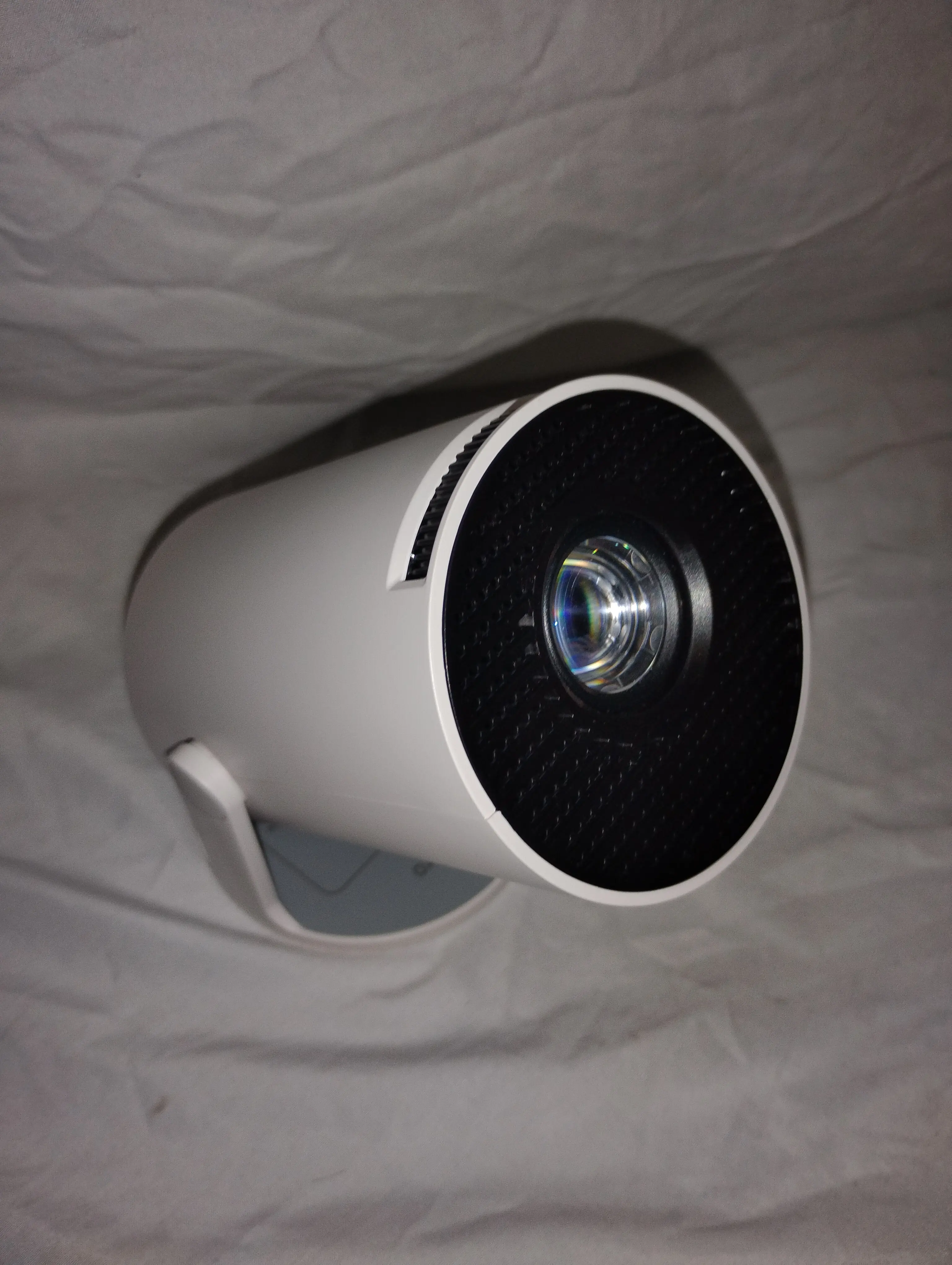 Home Video Projector with Netflix & YouTube Compatibility USB & HDMI Connectivity Easy Setup for Seamless Viewing