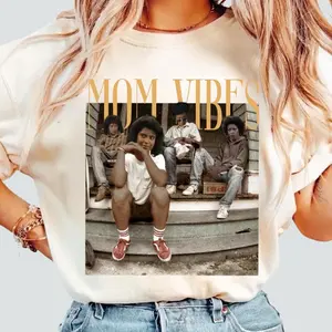 Retro Mom Vibes Shirt, Funny Mom Life Graphic Tee, Cool Mom Shirt For Women, Mothers Day Sweatshirt Gift