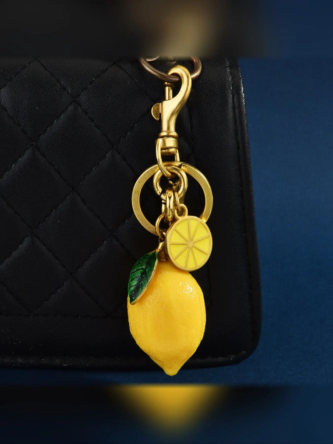 New Creative Resin Simulated Fruit Lemon Car Keychain Bag Charm Couple Key Chain Gift, Keychain Accessory, Keychain for Bags, Suitable for Bag Decoration and Key Decoration
