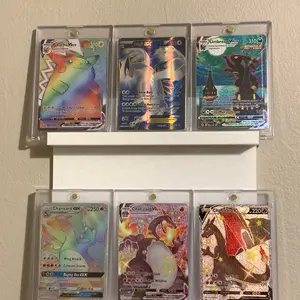 4-6 Card Universal Wall Stand For Sports, Pokémon + Other TCG! Fits All Graded Cards, Packs, Toploaders, Magnetic Holders, Comics + More!