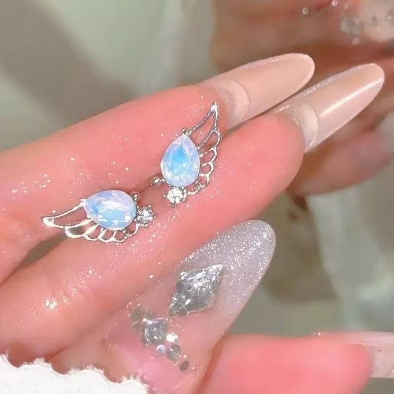 Zircon Wing Ear Clips for Women Without Pierced Ears New Style Ear Cartilage Clips Understated Luxury Niche Earrings