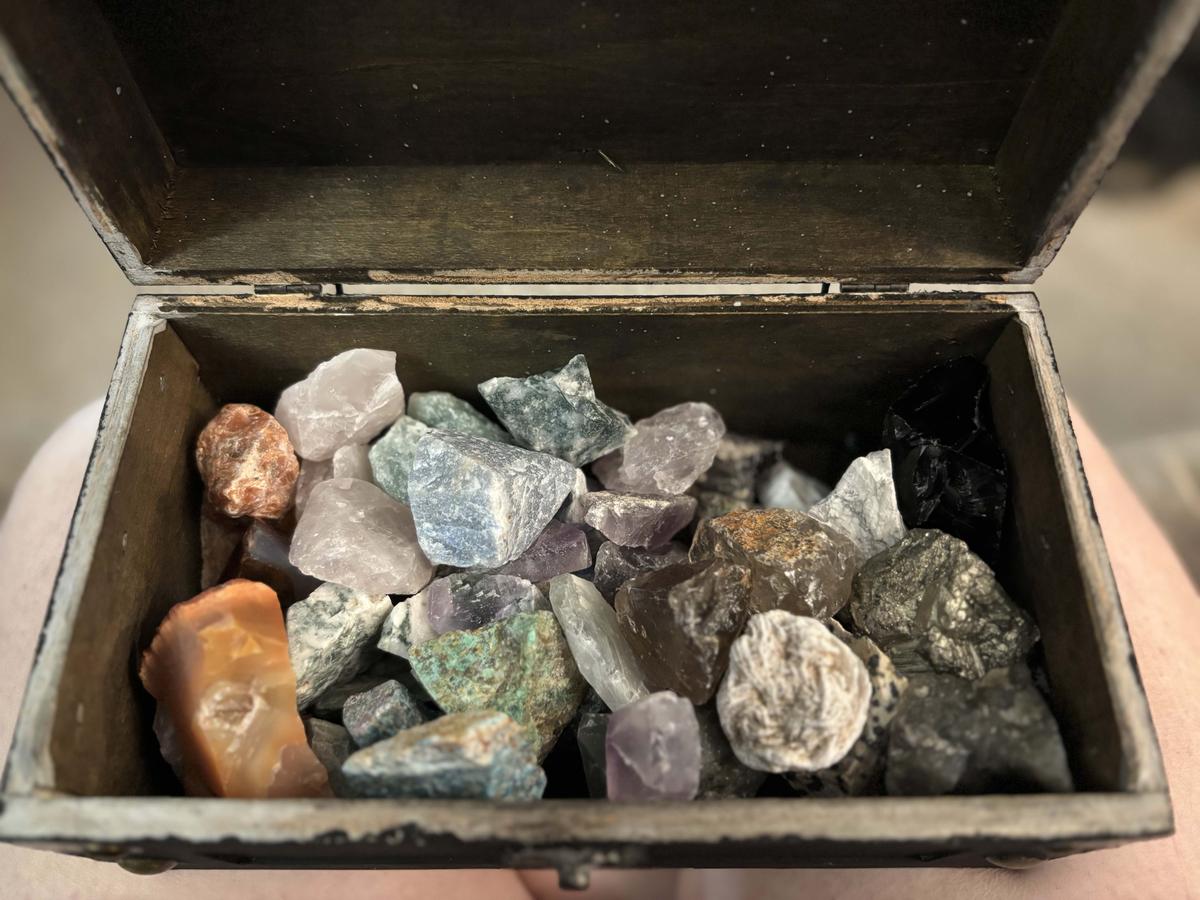 Item: Clear Quartz Point and 2 Arrowheads