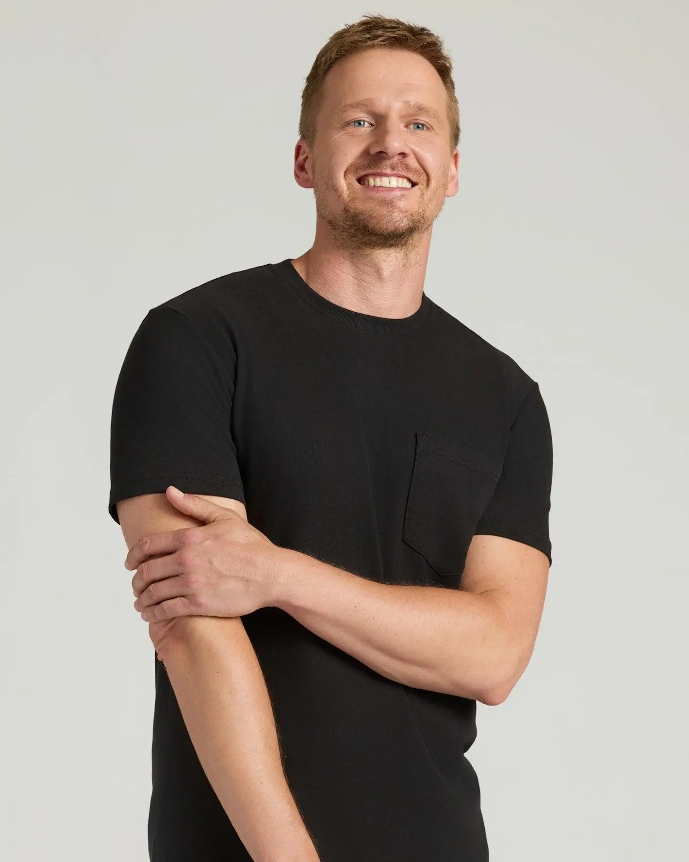 Men's Tall Heavyweight Pocket Crew Neck T-Shirt — Premium Thick Cotton Blend Tall Fit Tee with Chest Pocket, Durable Stitching, and Extended Length for Comfort and Coverage