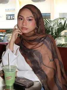 1Pc Design Printed Hijabs Premium Ombre Marble Water Print Legant Women Headscarf Hijab, Soft Material Multifunctional Sunscreen/Windproof Shawl, Suitable For Daily Life/Holiday Parties/Banquet Occasions Abaya