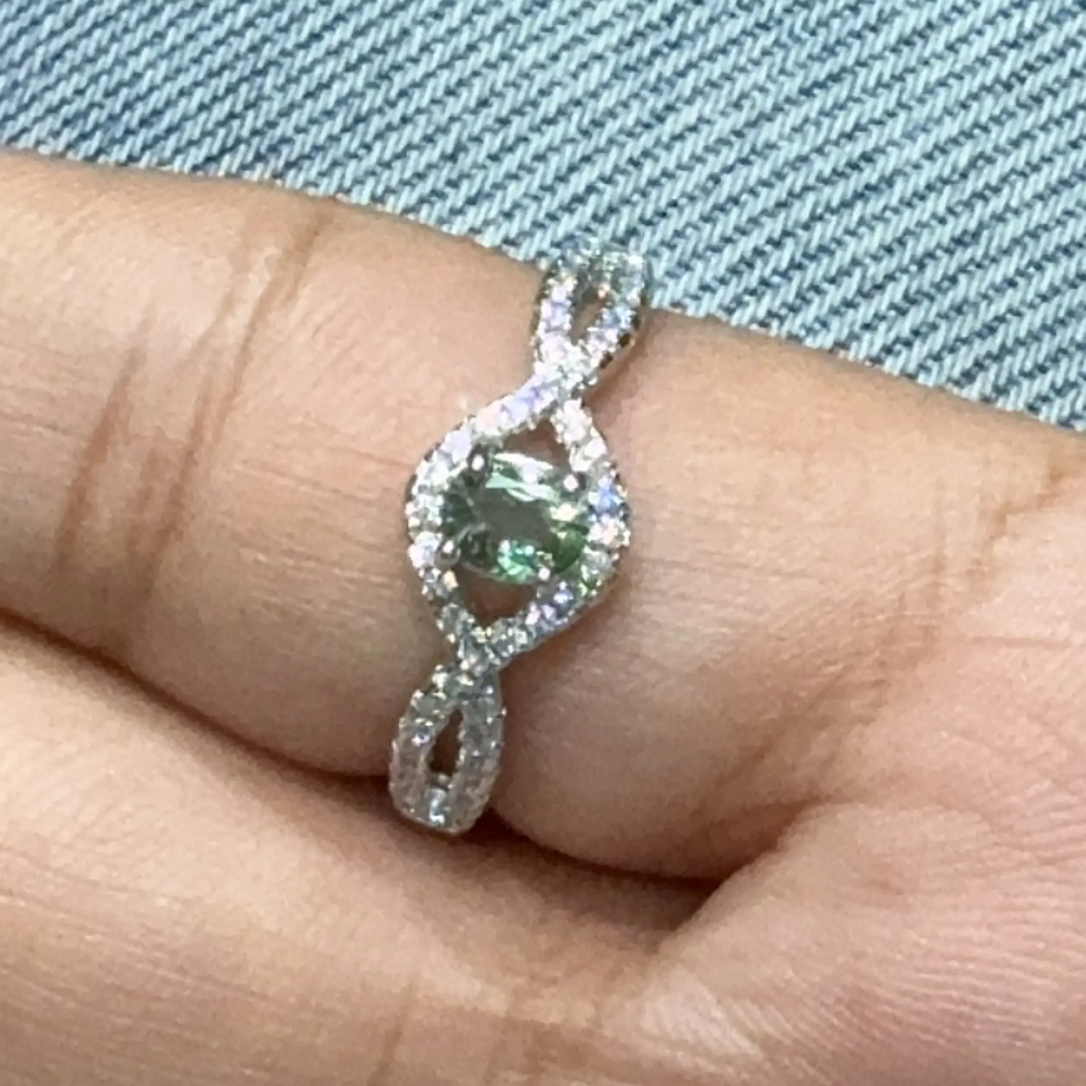 Leah(22723)gc.Green apatite ring
