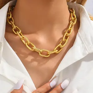 1 simple and luxurious gold chain necklace for women, for daily use and parties. As a gift for friends and relatives
