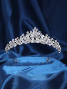 Shimmering Crystal Fan Bride Headpiece, High-Quality Zinc Alloy Wedding Crown, Elegant Rhinestone Hairband for Brides and Bridesmaids