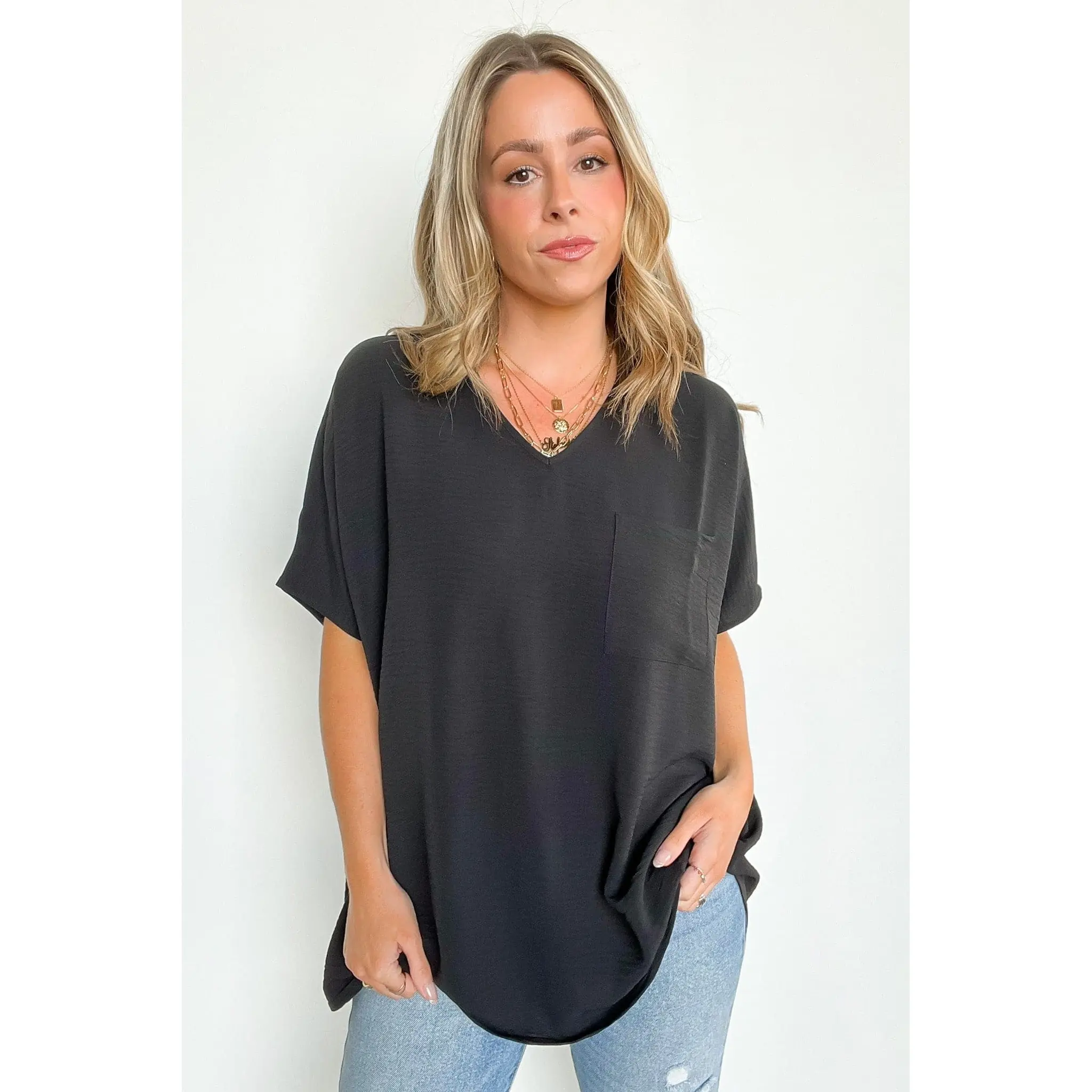 Have It Here V-Neck Pocket Airflow Top Day Fit