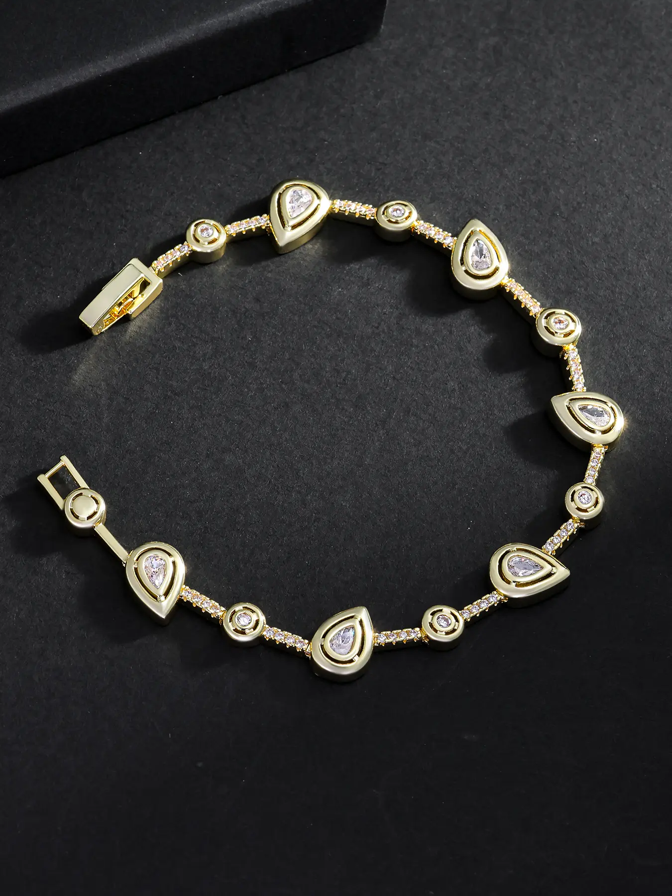 1PC ICED CHICS teardrop-shaped hip-hop bracelet, Fashion Bracelet, Trendy Bangle, Teardrop Design, suitable for both men and women, ideal for daily wear, Made of copper inlaid zircon material with a stable coating, great gift for partner