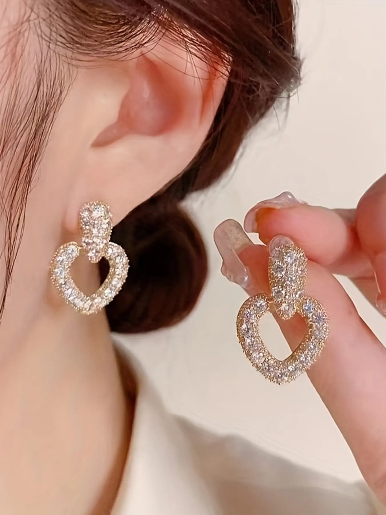 Elegant Heart-Shaped Stud Earrings for Women, Korean Style Rhinestone Design, Lightweight Luxury Jewelry Accessory