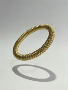 【Welfare money】This hand-woven spring gold bangle blends timeless craftsmanship with modern style. Every coil is artfully crafted, its texture oozes quiet luxury. Versatile for any look, it brings effortless, timeless opulence to your wrist.