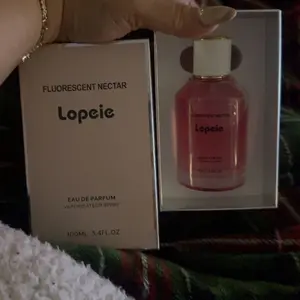Product Review of Lopeie Fluorescent Nectar Women's Perfume - 100ml Eau de Parfum with Jasmine & Gardenia Top Notes Tuberose & Honeysuckle Middle Notes from G**w