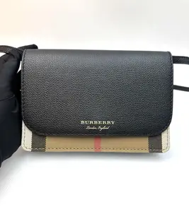 Pre-owned BURBBERY canvas Crossbody Bags Burberry Crossbody Bag with Checkered Design and Adjustable Strap