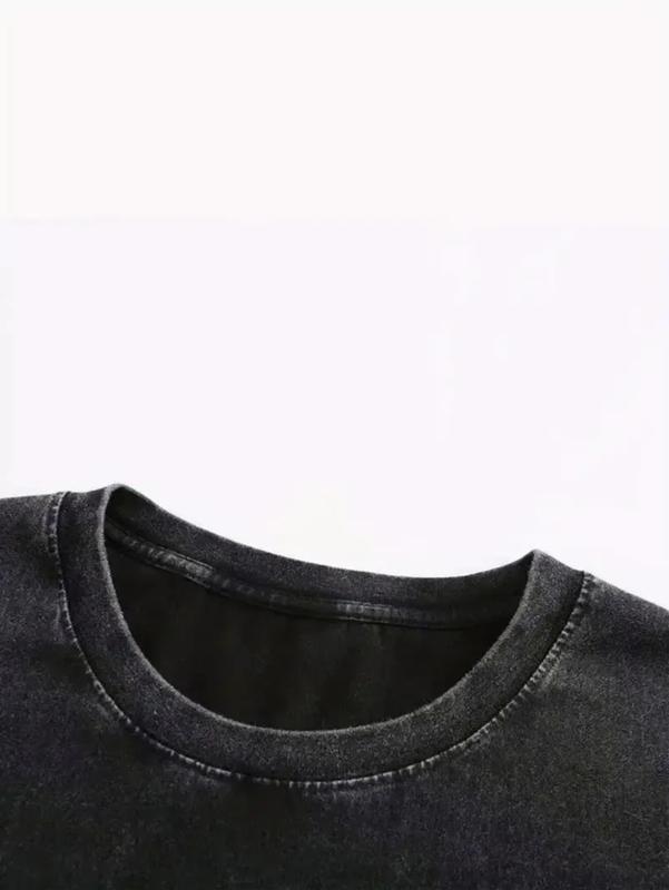 The T-shirt features a hand print, a cross necklace and the words 'Tupac' as a tribute to the legendary rapper