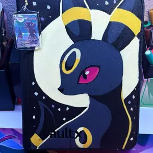 Umbreon 4-Pocket Vault X Binder with Binder Pull