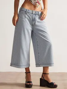 Women's Casual Striped Loose Fit Light Wash Jeans, 7-point pants，Comfortable and Stylish Denim Jeans, Perfect for Everyday Wear, Trendy and Versatile Essential