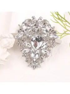 Silver - Plated Flower Brooch with Clear Crystals Shiny - Elegant Pin for Clothing Accessory Decoration